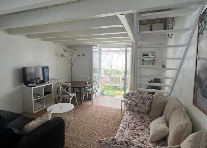 petite maison cosy avec exterieur