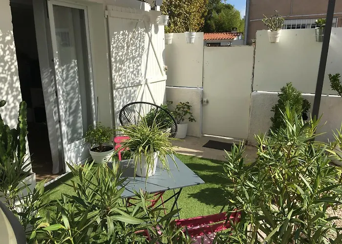 petite maison cosy avec exterieur